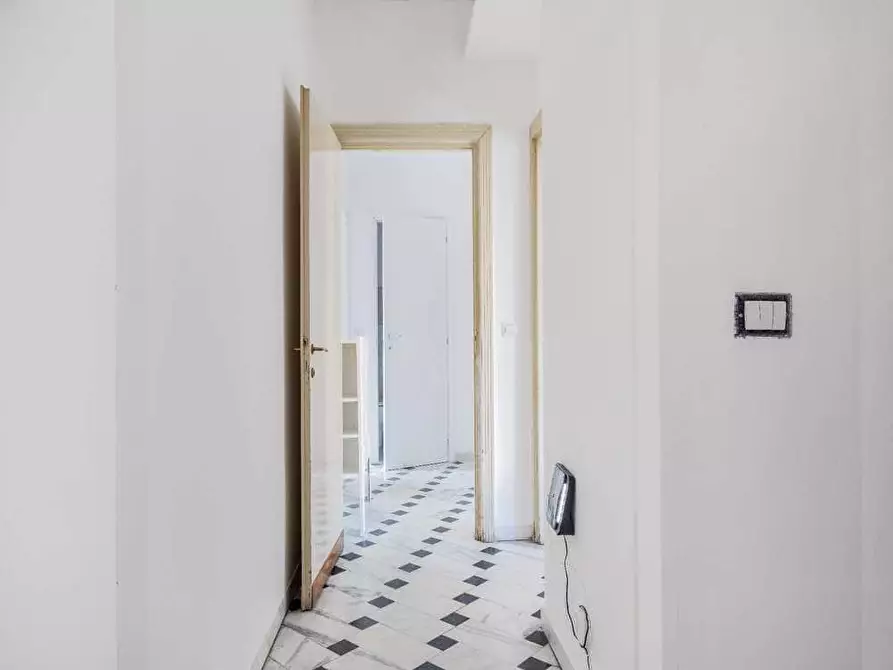 Immagine 13 di Camera in affitto  in Viale Tunisia13 a Milano