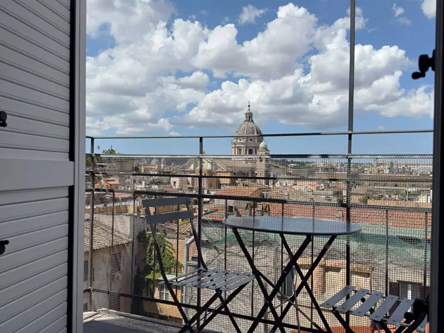 Immagine 36 di Appartamento in affitto  in Via Mario de' Fiori42 a Roma