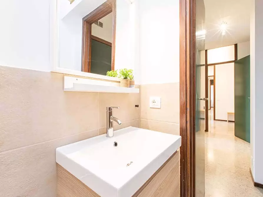 Immagine 18 di Camera in affitto  in Viale Sondrio7 a Milano