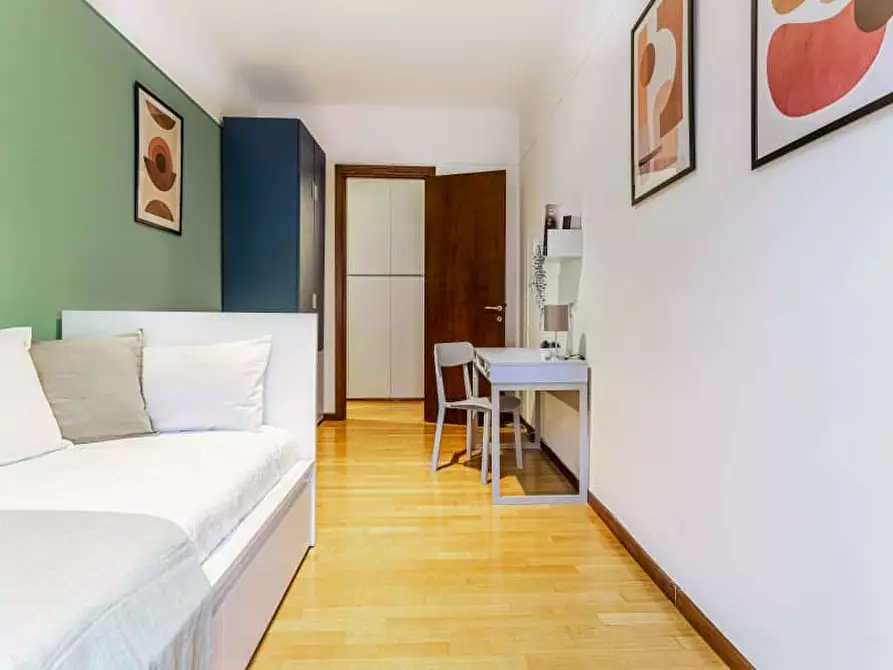 Immagine 3 di Camera in affitto  in Via Coluccio Salutati7 a Milano