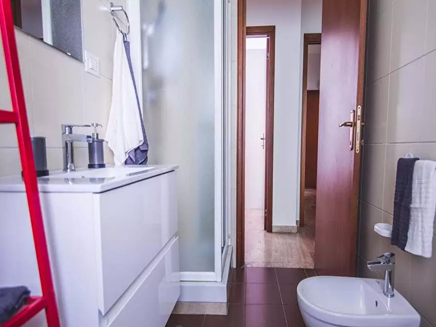 Immagine 10 di Camera in affitto  in Via Valassina7 a Milano