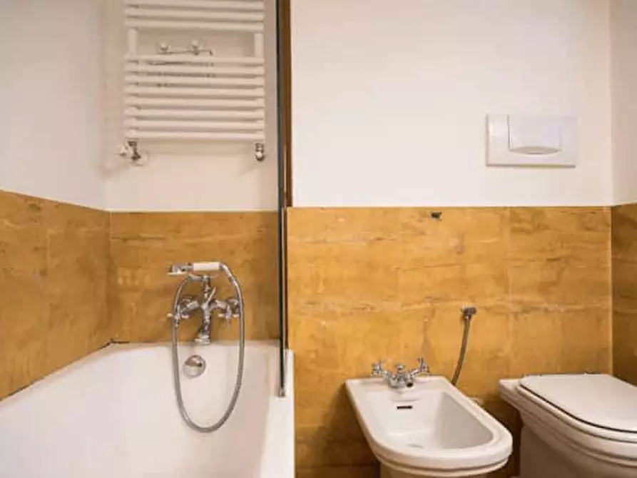 Immagine 9 di Appartamento in affitto  in Via Laghetto3 a Milano