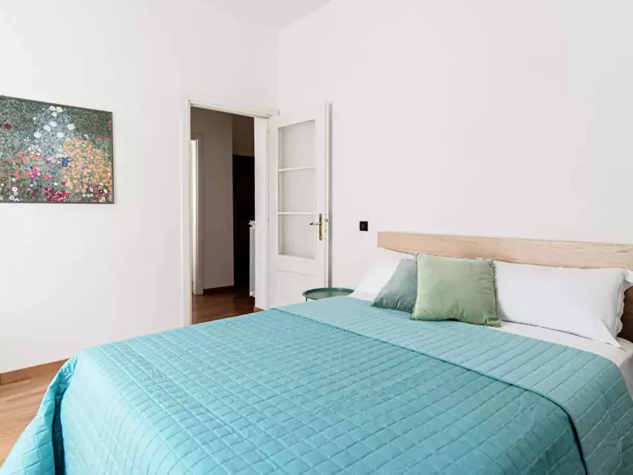 Immagine 32 di Appartamento in affitto  in Via Rezzonico a Como