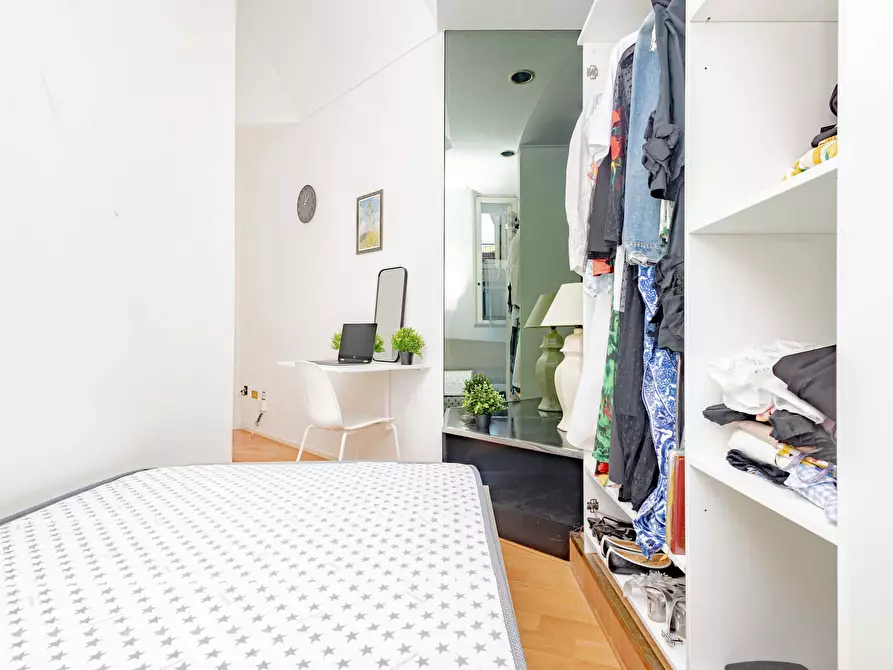 Immagine 6 di Camera in affitto  in Via Cesare Battisti13 a Milano