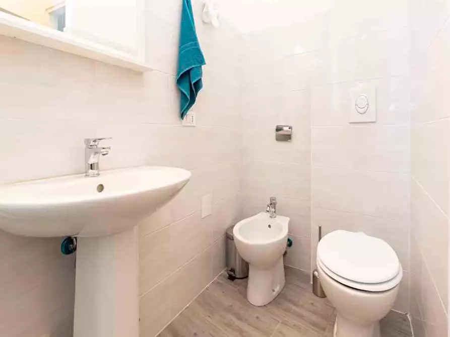 Immagine 23 di Camera in affitto  in Via Lorenteggio84 a Milano