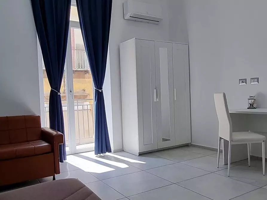 Immagine 3 di Camera in affitto  in Via dei Tribunali268 a Napoli