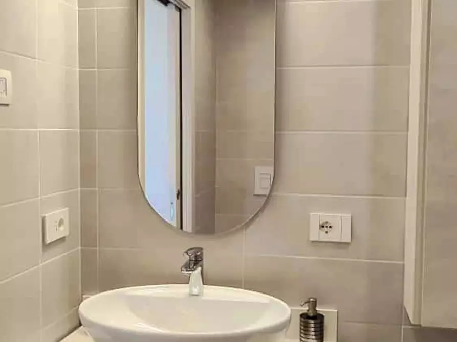 Immagine 19 di Camera in affitto  in Via Cefalonia a Milano