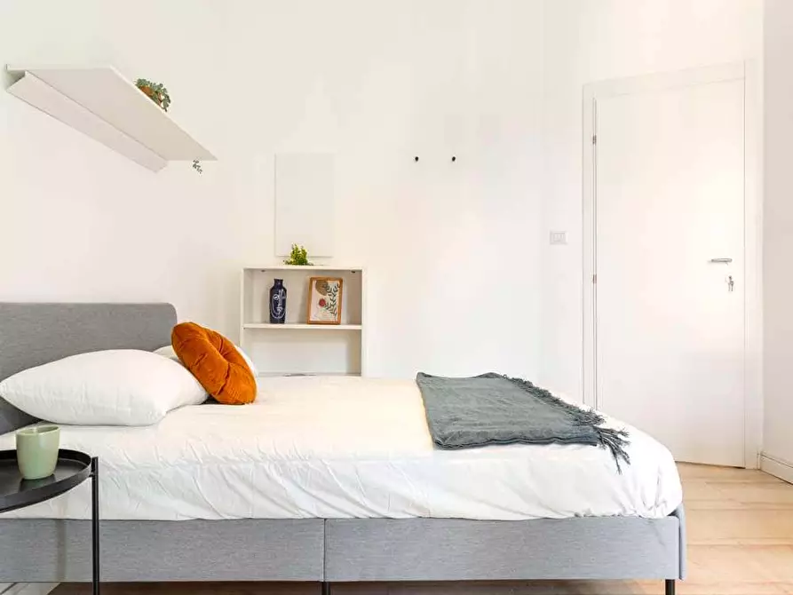 Immagine 3 di Camera in affitto  in Via Lorenteggio80 a Milano