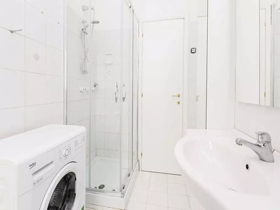 Immagine 4 di Camera in affitto  in Via Oderisi Da Gubbio198 a Roma