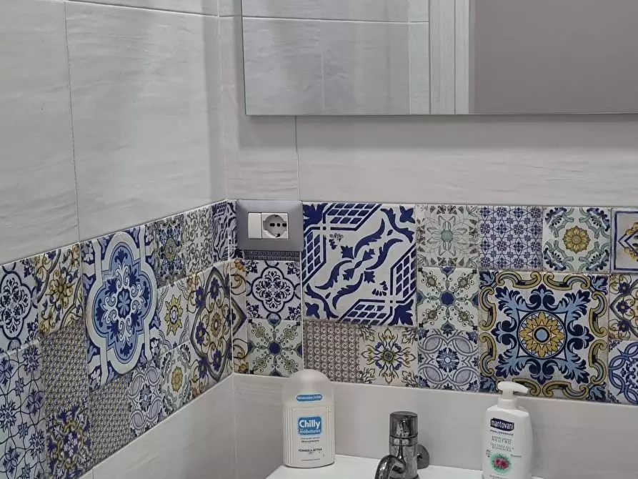 Immagine 11 di Camera in affitto  in Via dei Tribunali268 a Napoli
