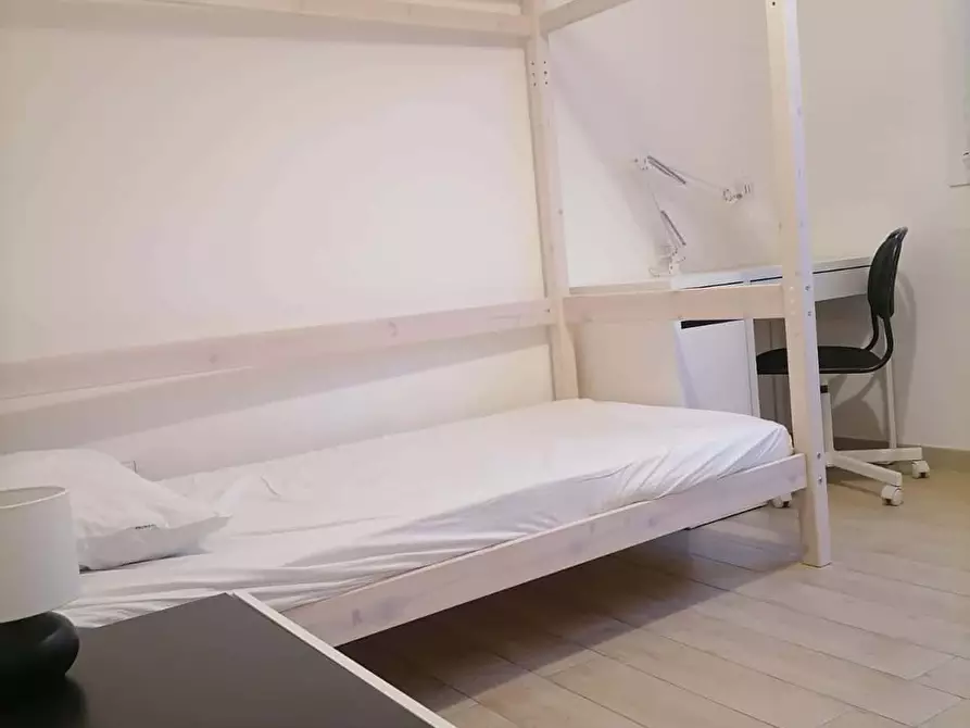Immagine 2 di Camera in affitto  in Via Alessandro Litta Modignani113 a Milano