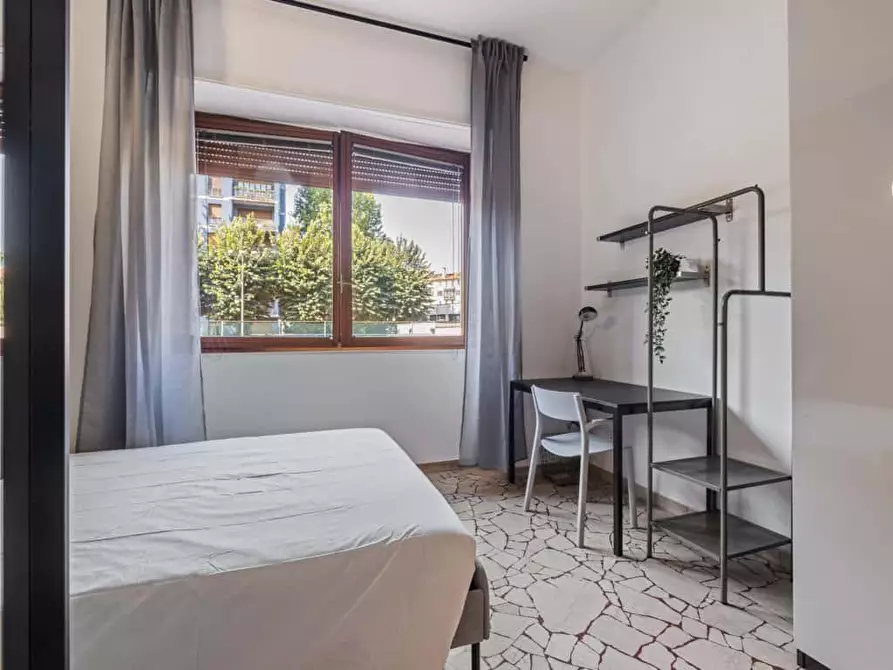 Immagine 3 di Camera in affitto  in Via Uguccione da Pisa4 a Milano