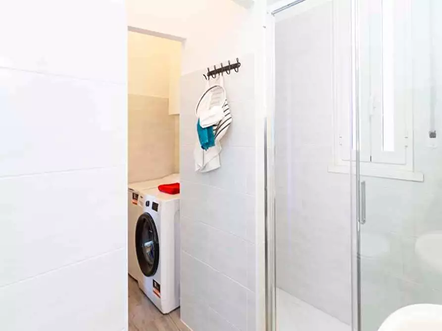 Immagine 11 di Camera in affitto  in Via Lorenteggio84 a Milano