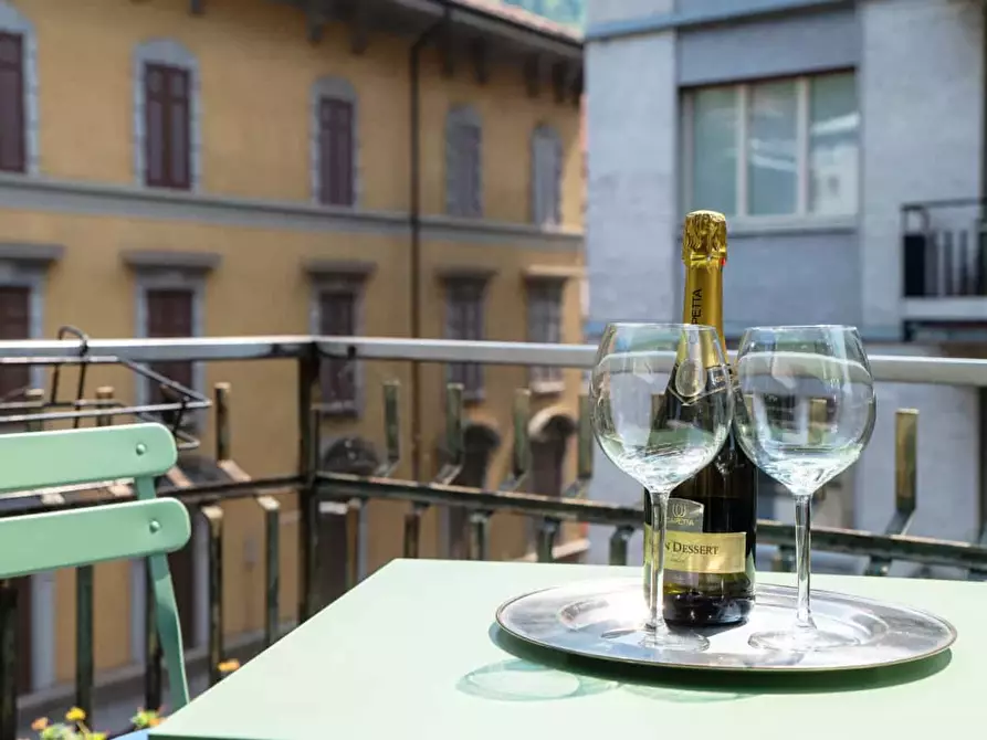 Immagine 23 di Appartamento in affitto  in Via Rezzonico a Como