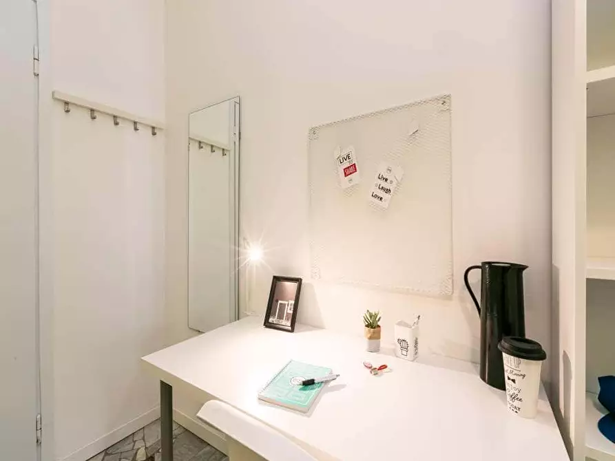 Immagine 3 di Camera in affitto  in Via Francesco Primaticcio182 a Milano