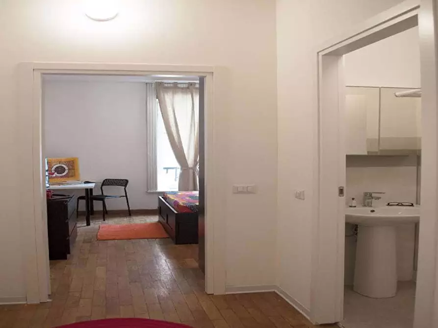 Immagine 34 di Camera in affitto  in Viale Tunisia13 a Milano