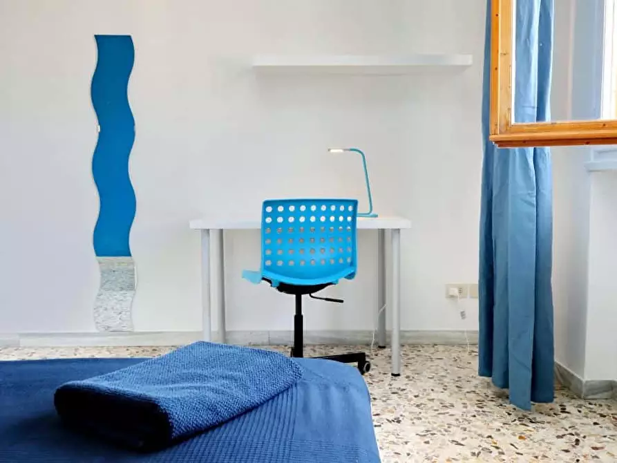 Immagine 8 di Camera in affitto  in Via Vincenzo Bellini56 a Firenze