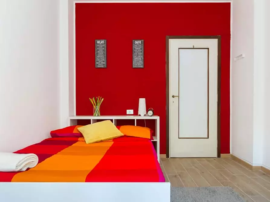 Immagine 2 di Camera in affitto  in Via Gardone5 a Milano