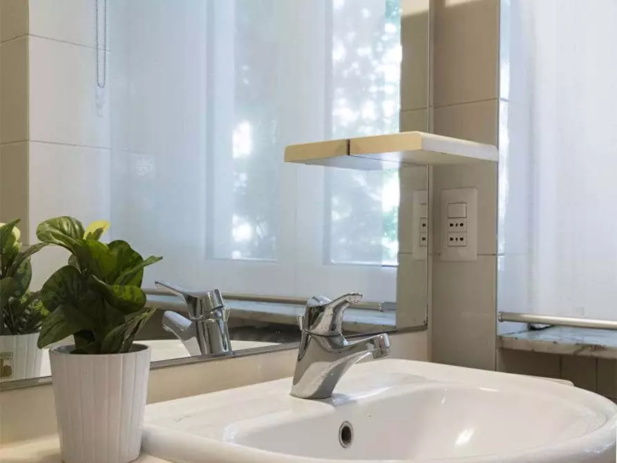 Immagine 17 di Camera in affitto  in Via Vincenzo Monti77 a Milano