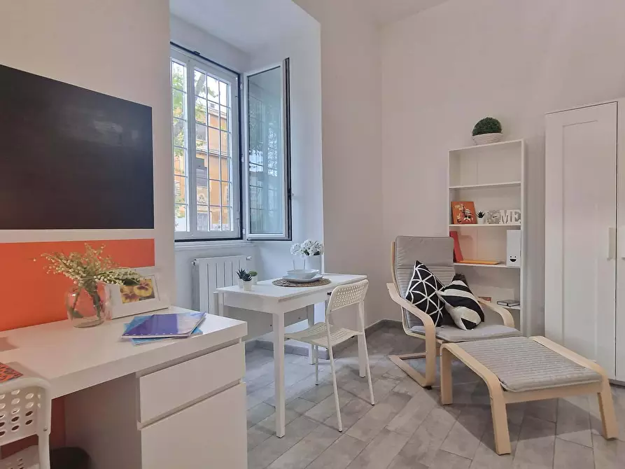 Immagine 13 di Camera in affitto  in Via Ostiense343 a Roma