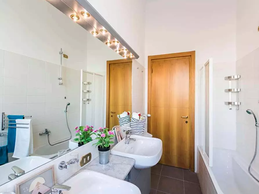 Immagine 39 di Camera in affitto  in Viale Edoardo Jenner64 a Milano