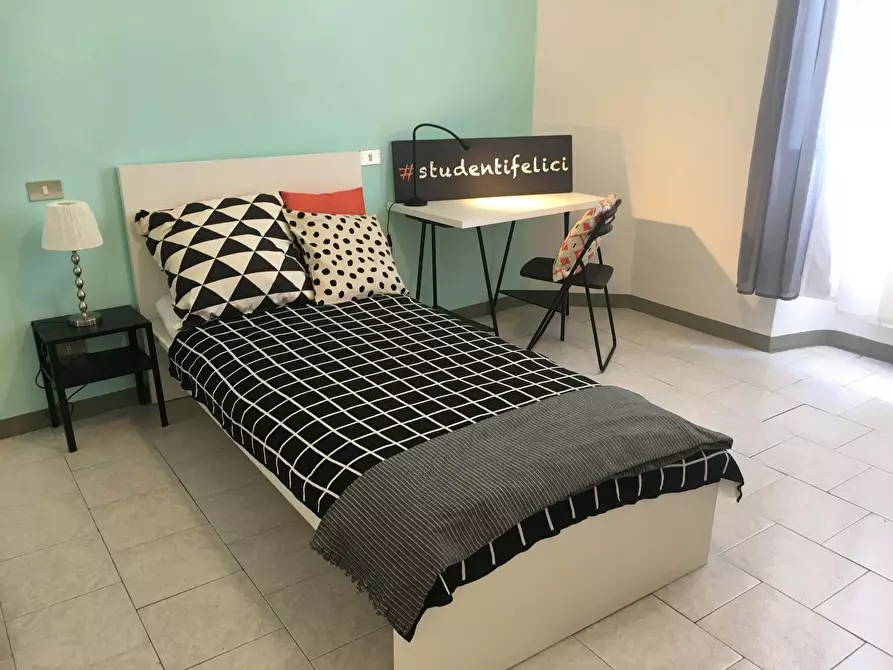 Immagine 2 di Camera in affitto  in Via del Ponte Rosso13 a Firenze