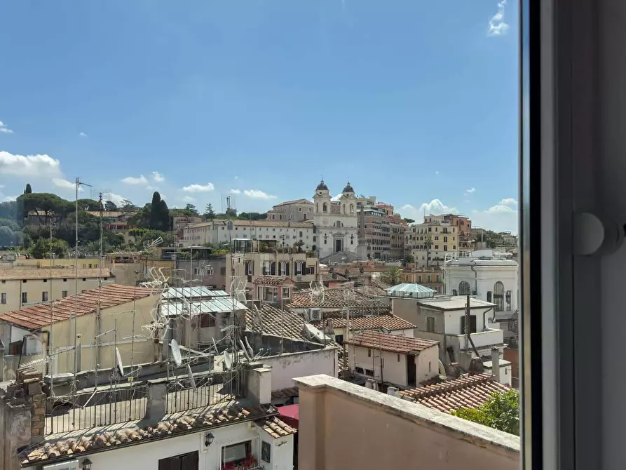 Immagine 25 di Appartamento in affitto  in Via Mario de' Fiori42 a Roma