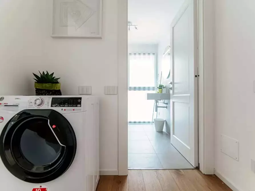 Immagine 39 di Appartamento in affitto  in Via Corrado e Giulio Venini a Como