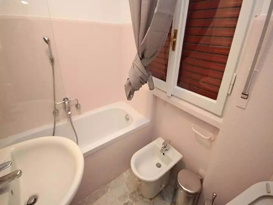 Immagine 20 di Camera in affitto  in Via Salvatore Barzilai13 a Milano