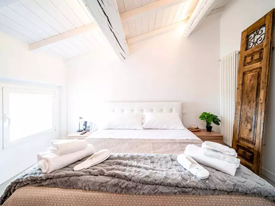 Immagine 1 di Camera in affitto  in Strada della Genovesa44 a Verona