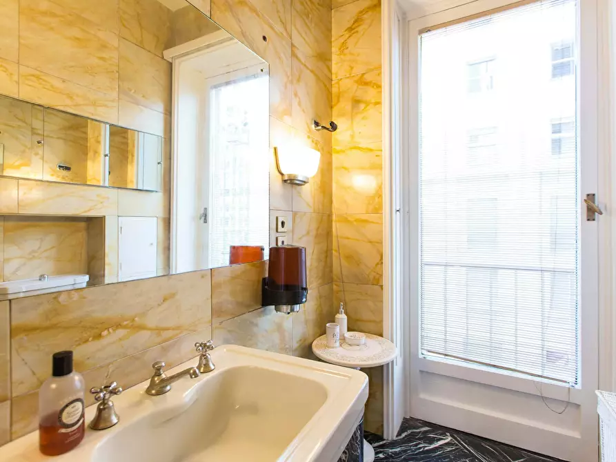 Immagine 14 di Appartamento in affitto  in Via Durini a Milano