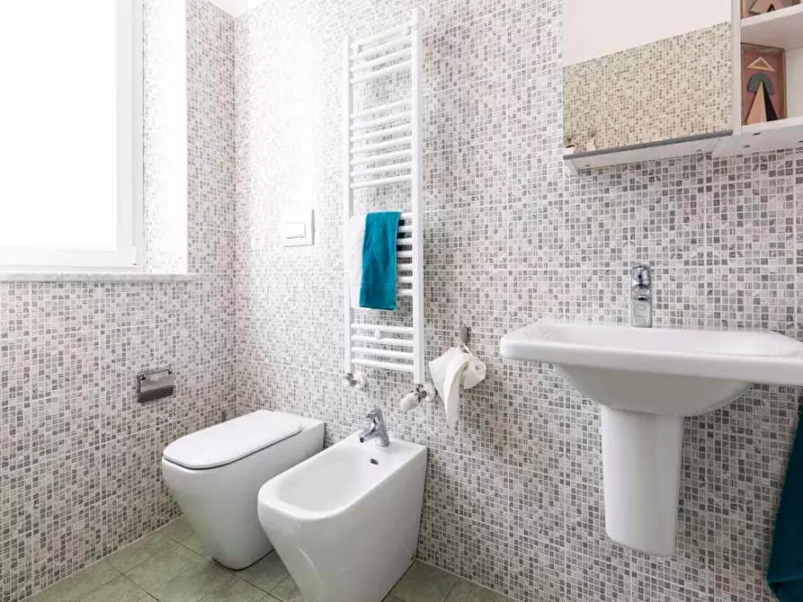 Immagine 27 di Camera in affitto  in Via Gardone5 a Milano