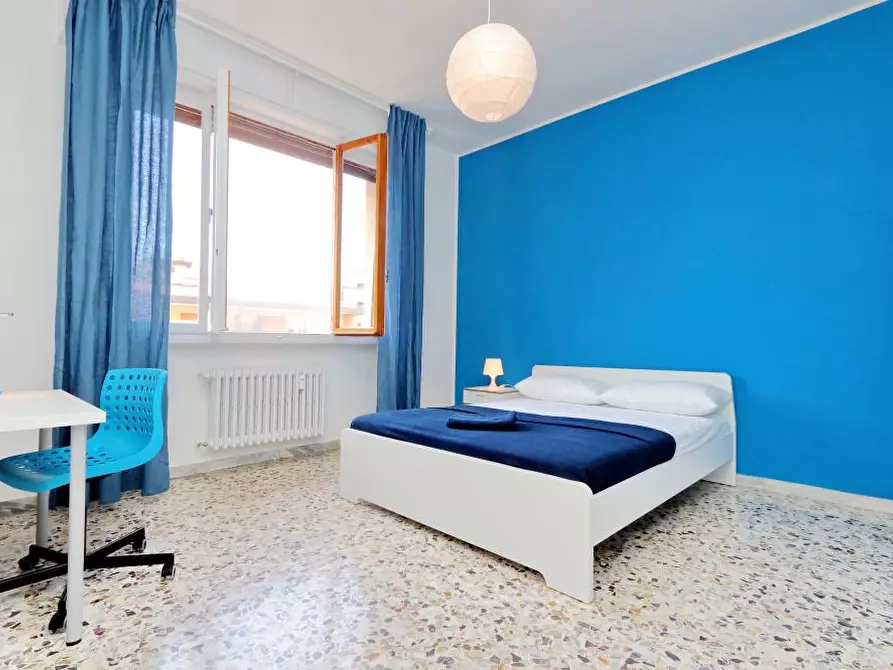 Immagine 3 di Camera in affitto  in Via Vincenzo Bellini56 a Firenze