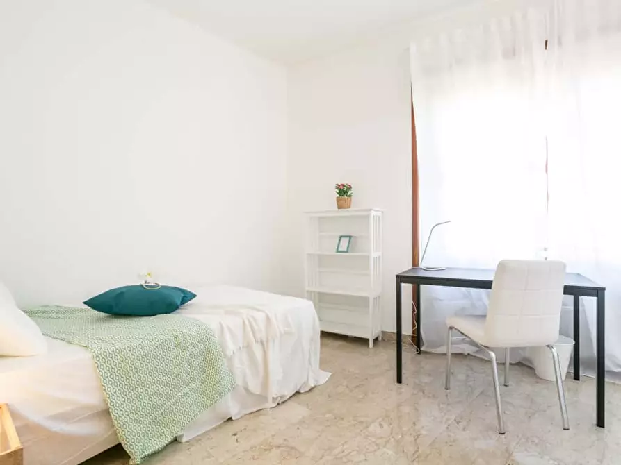 Immagine 2 di Camera in affitto  in Piazza Simone Bolivar3 a Milano