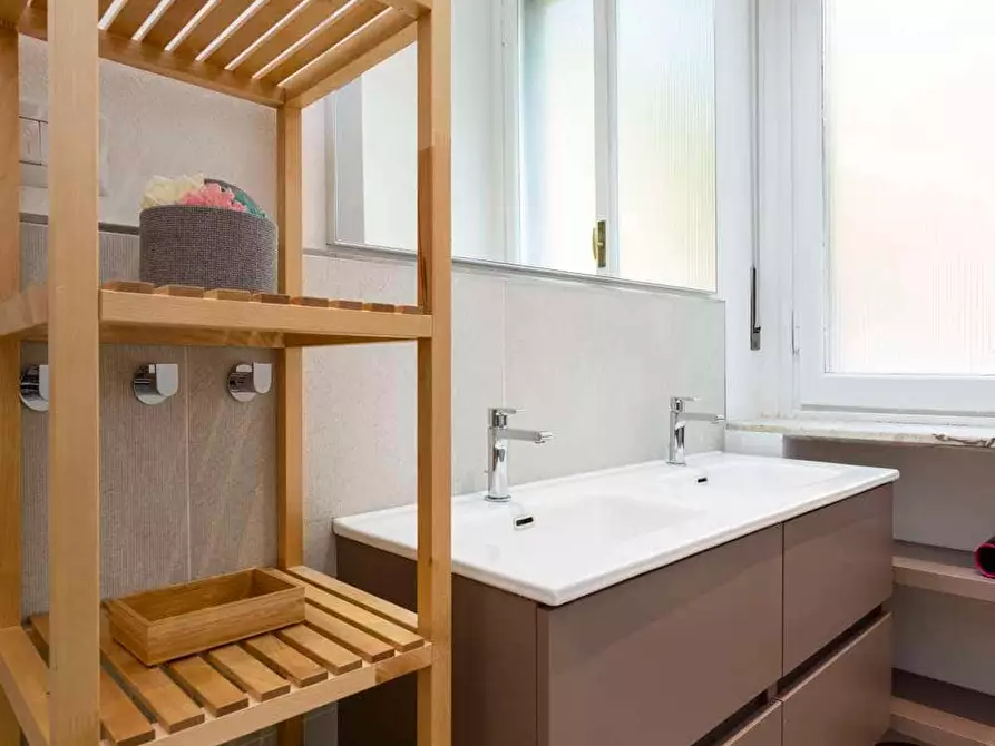 Immagine 5 di Camera in affitto  in Via Tiziano18 a Milano