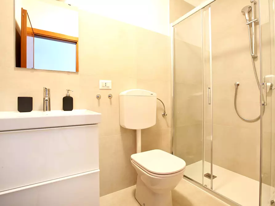 Immagine 22 di Camera in affitto  in Via Carlo Marx5 a Milano