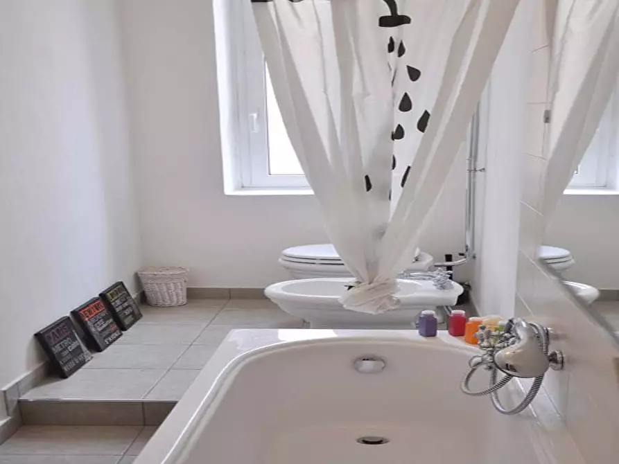 Immagine 16 di Camera in affitto  in Via Mauro Macchi2 a Milano