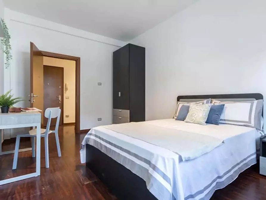 Immagine 5 di Camera in affitto  in Via Luciano Zuccoli19 a Milano