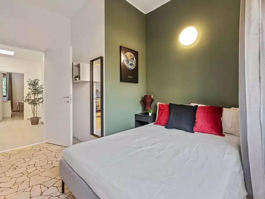 Immagine 2 di Camera in affitto  in Via Uguccione da Pisa4 a Milano