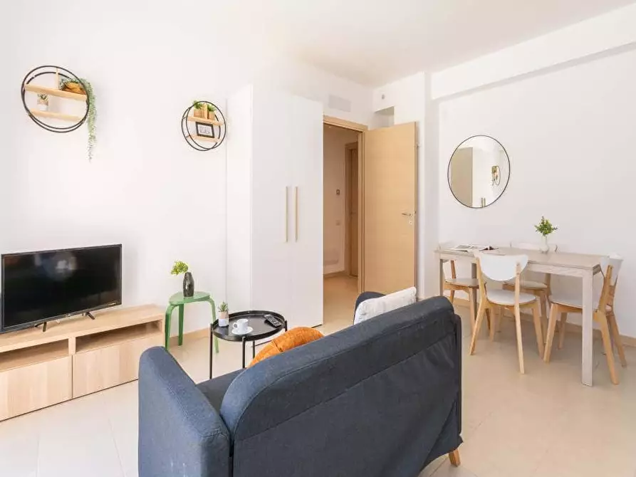 Immagine 18 di Camera in affitto  in Via Gardone5 a Milano