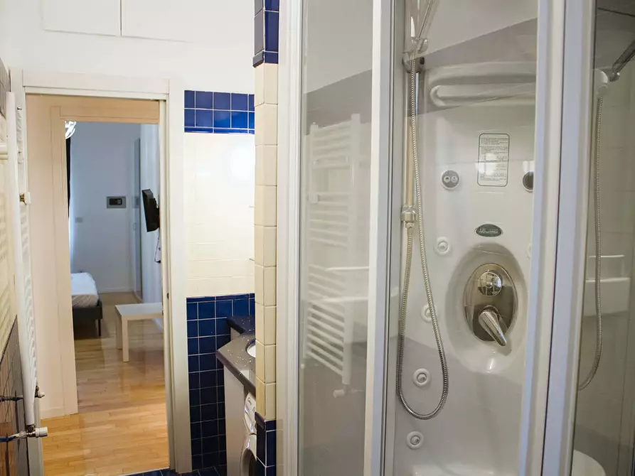 Immagine 12 di Camera in affitto  in Via Edolo15 a Milano