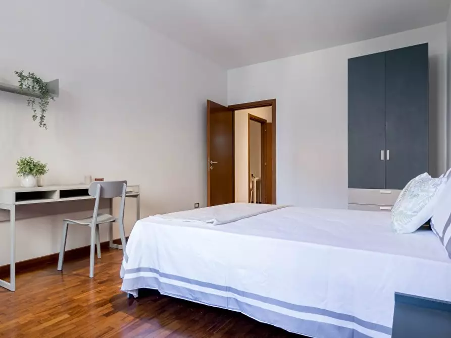 Immagine 3 di Camera in affitto  in Via Luciano Zuccoli19 a Milano