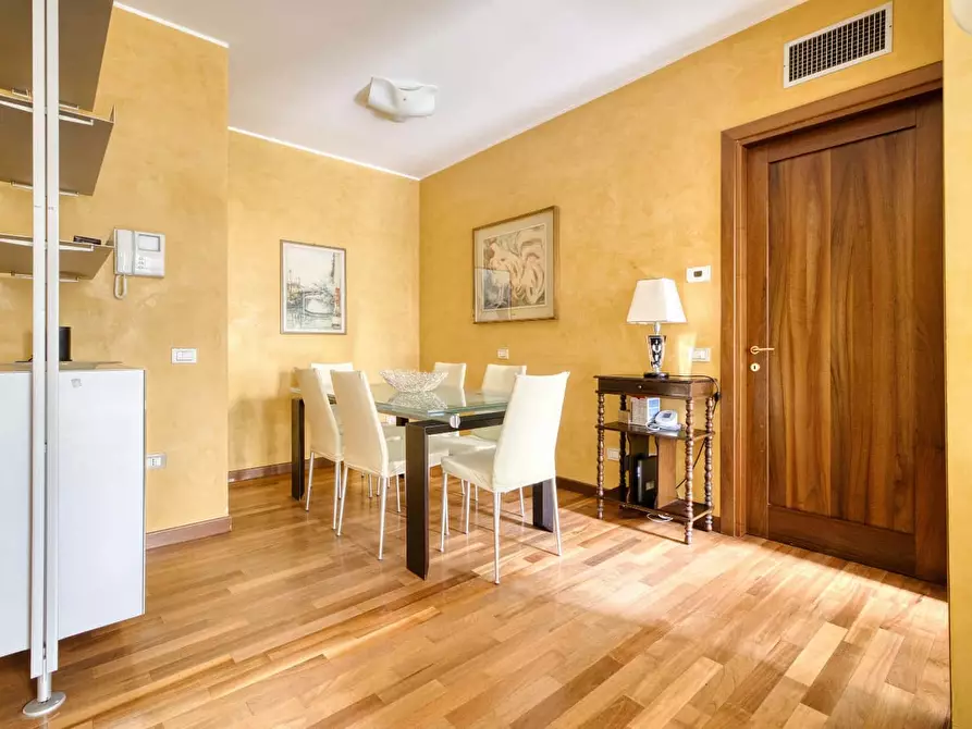 Immagine 5 di Appartamento in affitto  in Via Scaldasole6 a Milano