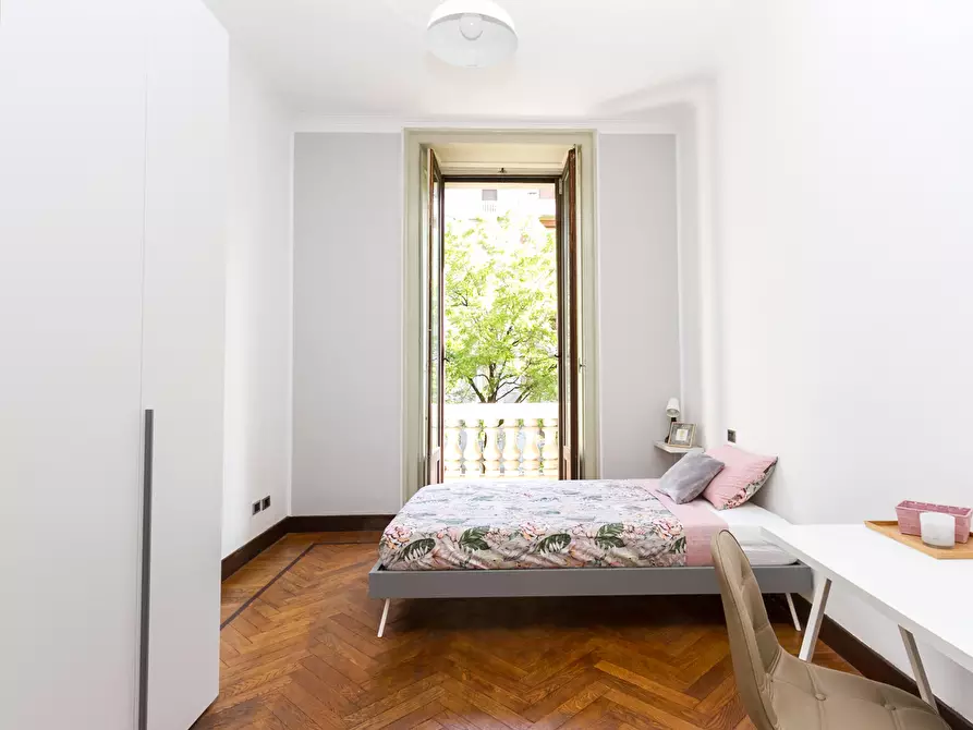 Immagine 2 di Camera in affitto  in Viale Regina Giovanna38 a Milano