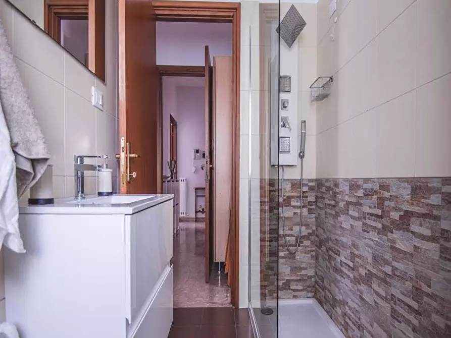 Immagine 11 di Camera in affitto  in Via Valassina7 a Milano