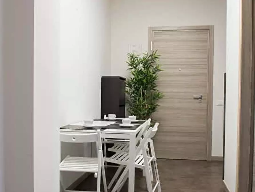 Immagine 2 di Camera in affitto  in Largo Domodossola2 a Milano
