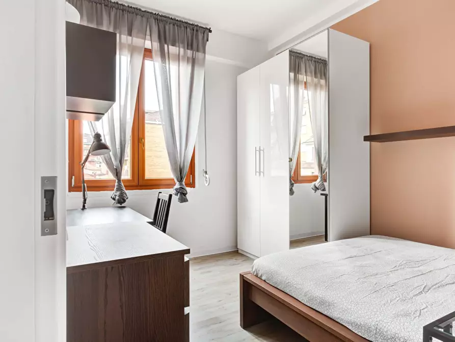 Immagine 3 di Camera in affitto  in Via Stromboli1 a Milano