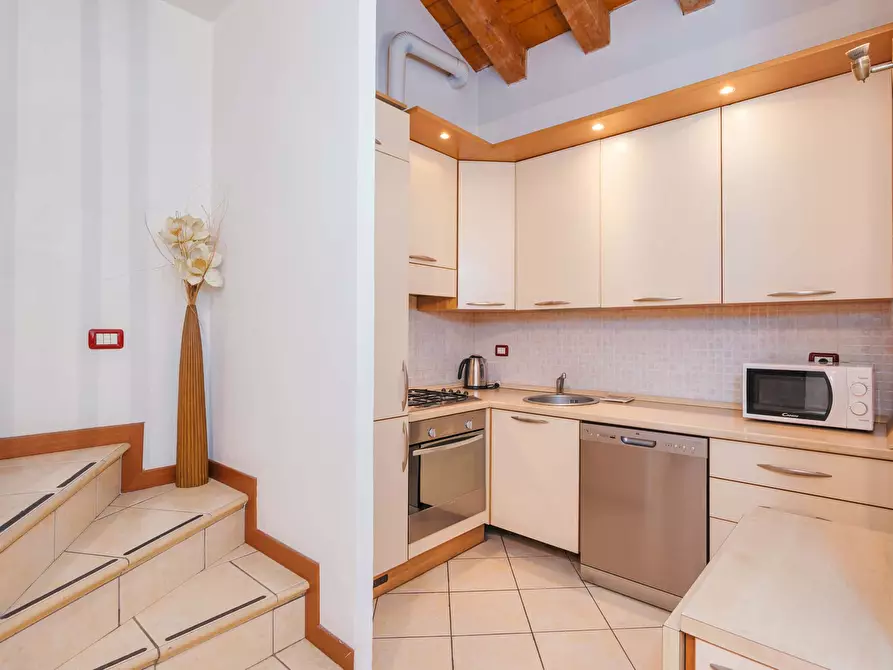 Immagine 20 di Appartamento in affitto  in Via Coluccio Salutati a Milano