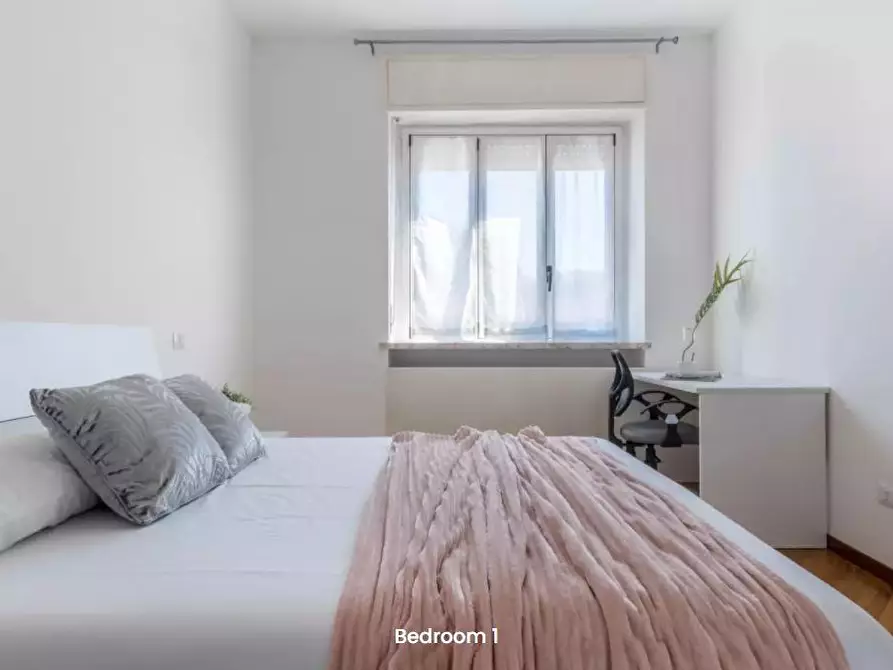 Immagine 2 di Camera in affitto  in Via Intra3 a Milano