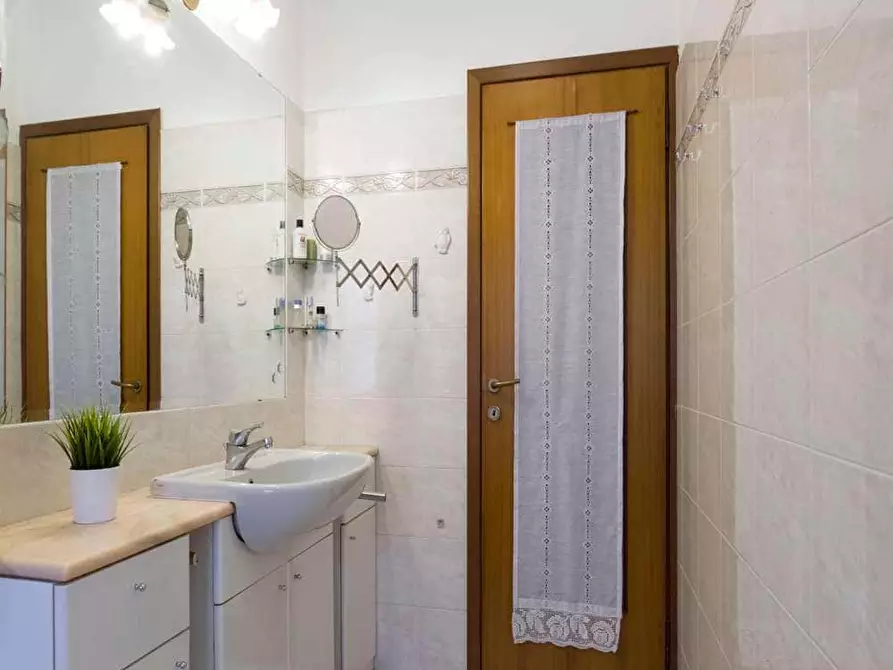 Immagine 25 di Camera in affitto  in Via Alzaia Naviglio Pavese44/46 a Milano